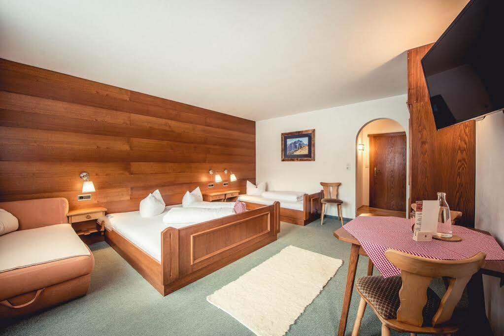 Alpenhaus Monte Hotel Нойщифт им Щубайтал Екстериор снимка